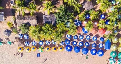 Sonia Flats - Apartment with balcony and sea view on Camurupim Beach