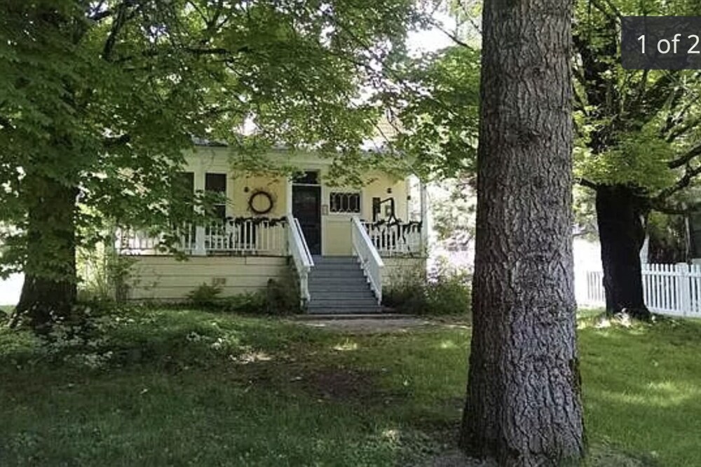 Roomy and fabulous home in amazing location!