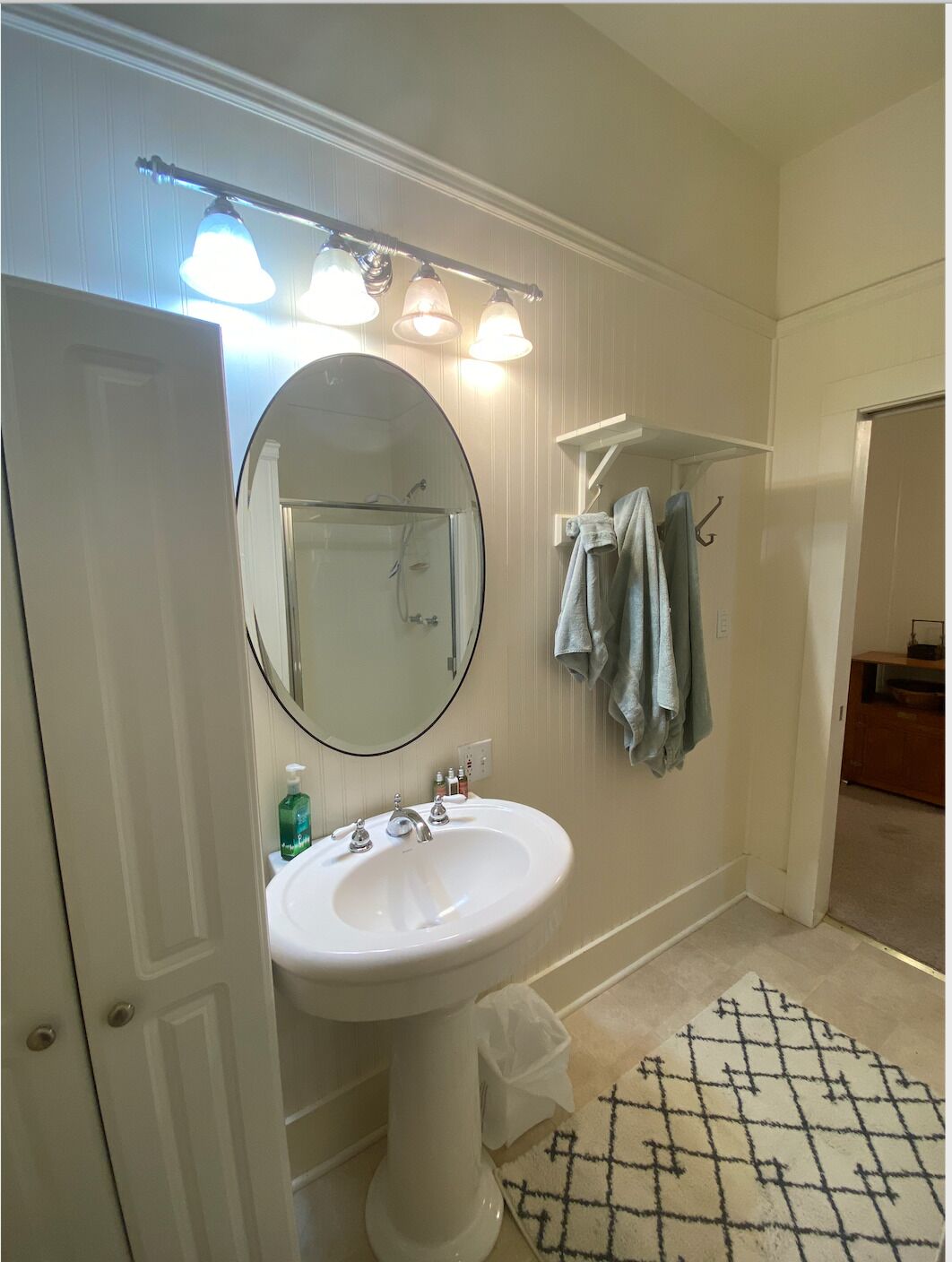 Roomy and fabulous home in amazing location!