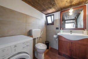 Bruser, hårtørrer, håndklæder