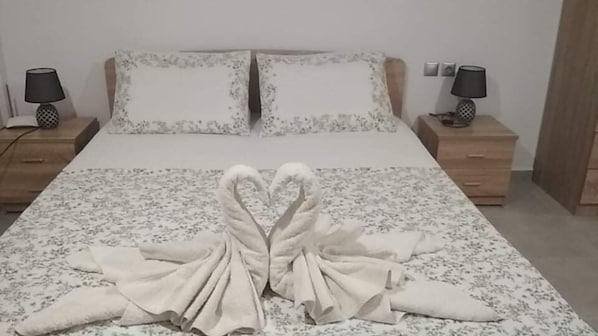 Iron/ironing board, Internet, bed sheets
