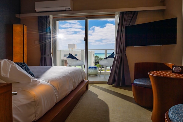 In-room safe, desk, laptop workspace, soundproofing