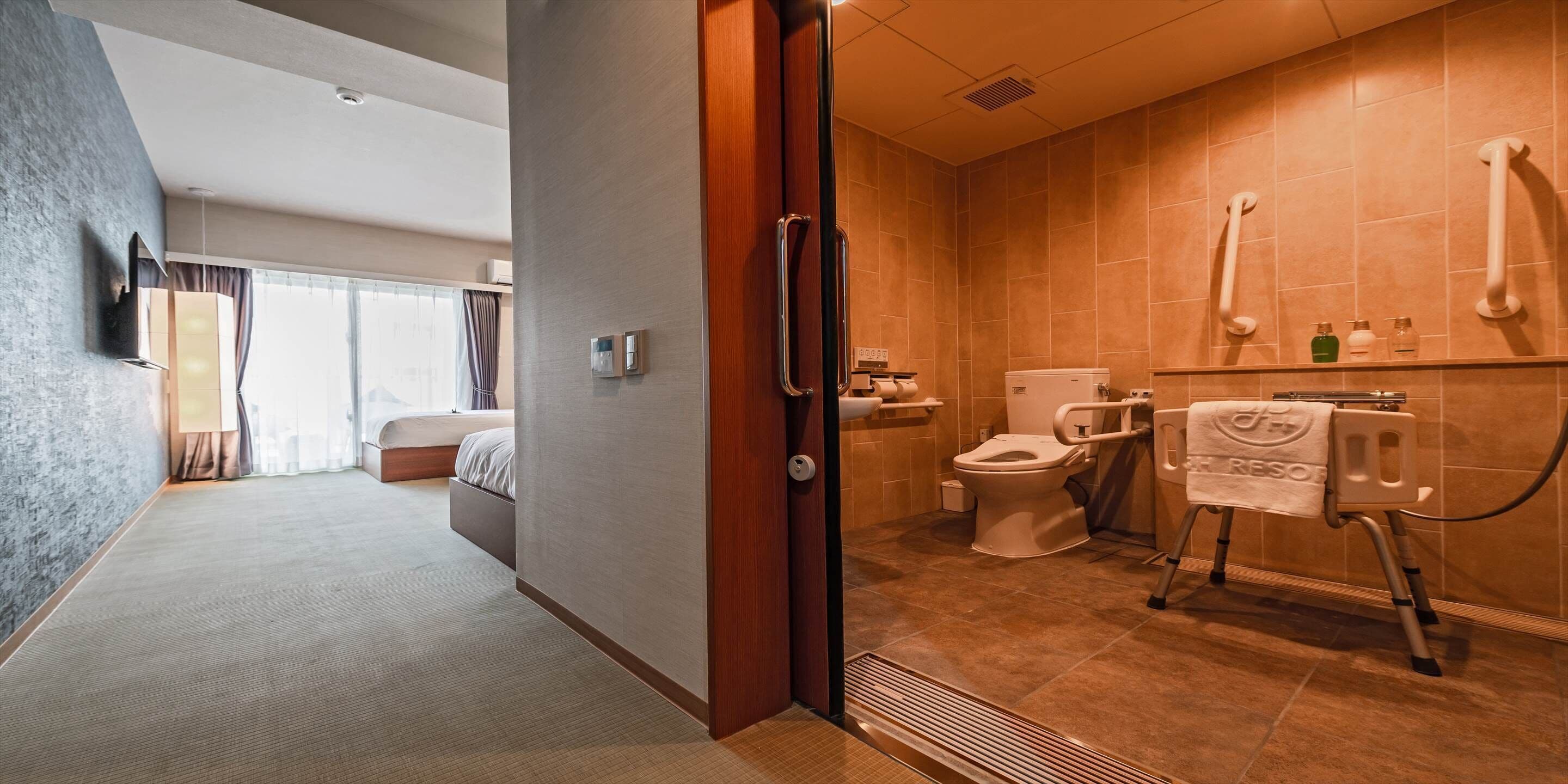 accessible twin room, non smoking | bathroom | free toiletries, hair dryer, slippers, bidet