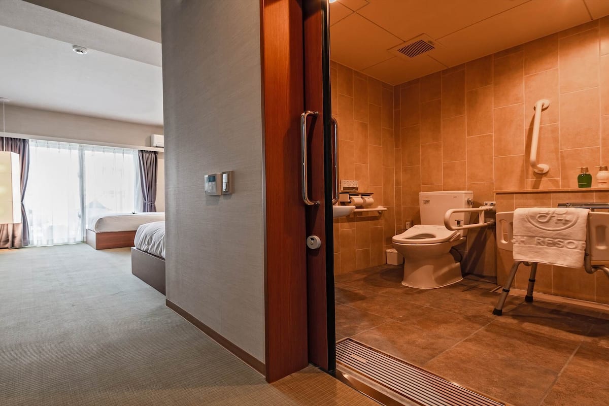 accessible twin room, non smoking | bathroom | free toiletries, hair dryer, slippers, bidet