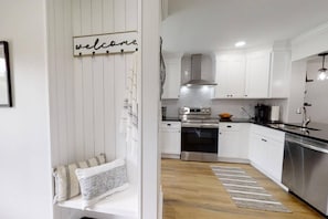 Kühlschrank, Mikrowelle, Geschirrspüler