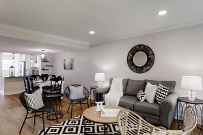 Living area - Updated Stylish Courtside Villa, 1 1/2 Blocks to Beach, Two Pools, Balcony, Tennis, Coligny Area (Hilton Head Island)