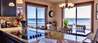 Seascape Villa - Oceanfront panoramic view - Hot tub