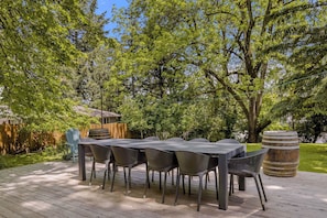 Outdoor dining - Latourette Estate Historic Retreat  Chef Kitchen (McMinnville)
