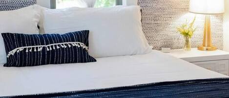 4 bedrooms, desk, iron/ironing board, travel crib