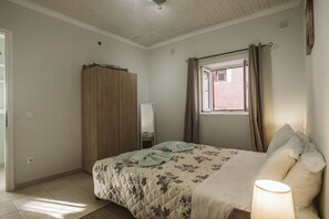 1 chambre, fer et planche à repasser, lit parapluie, Wi-Fi gratuit