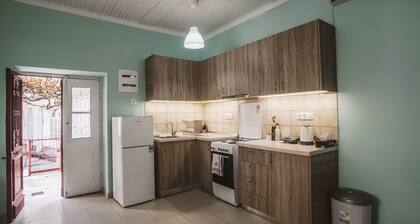 The Village Cottage (with private patio garden) Edit