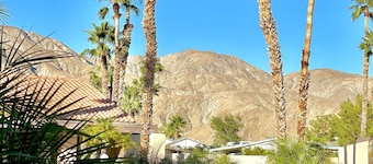 Swan Lake House and Hot Spring Mineral Pools 