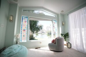 Interior - Swan Lake House and Hot Spring Mineral Pools (Desert Hot Springs)