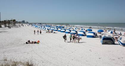 Easy Walk to Beach! Completely Updated! ~ Pool, FREE Parking, FREE Activities! ~ 113 Pelican Pointe