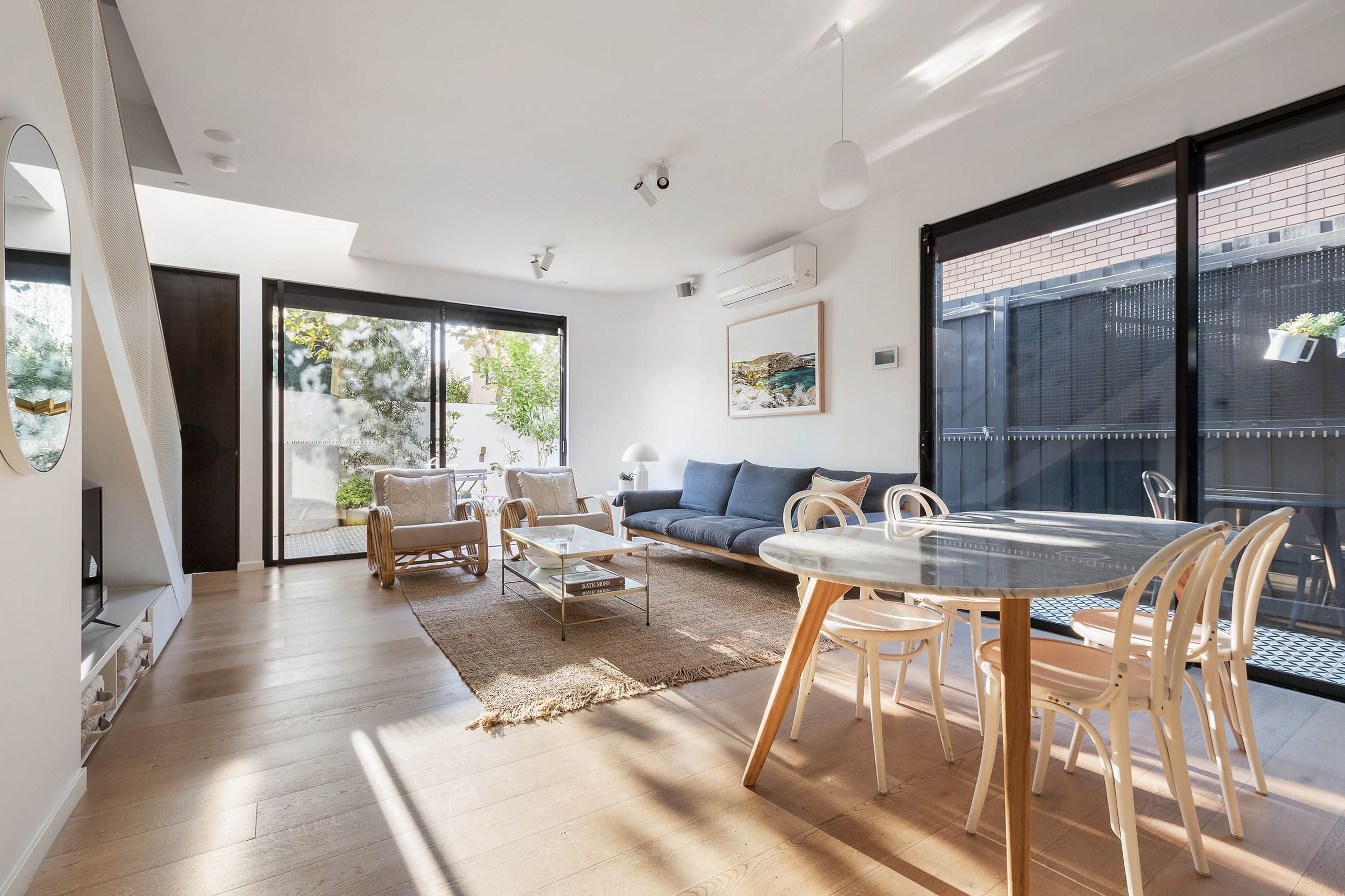 Pine Avenue, Elwood, Luxico