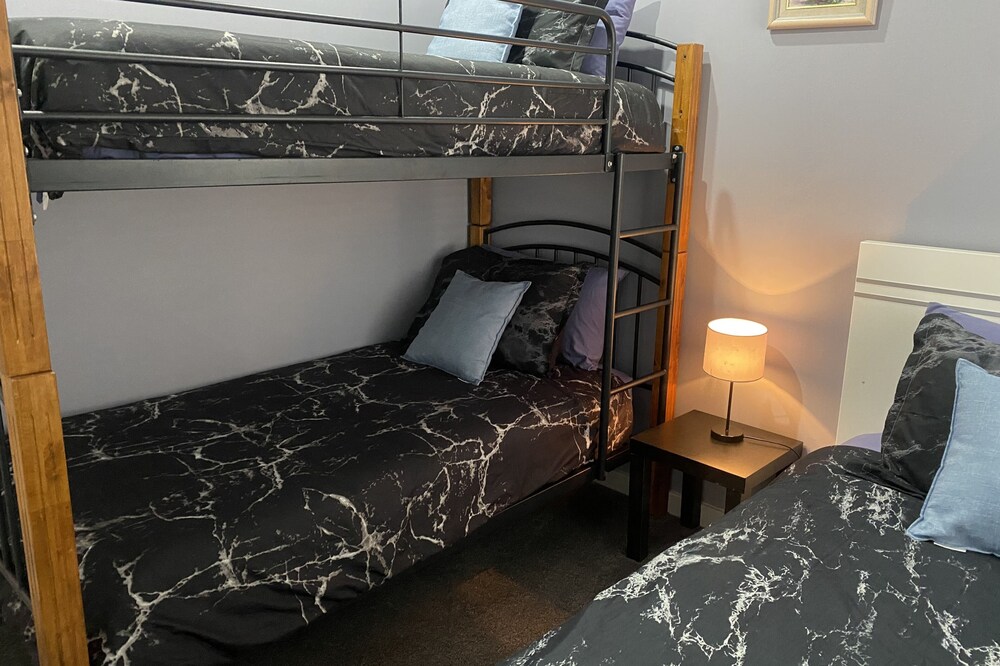 2 Bedroom Villa Thirlmere Walk to Town