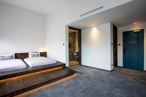 Suite Room | In-room safe, iron/ironing board, free WiFi, bed sheets