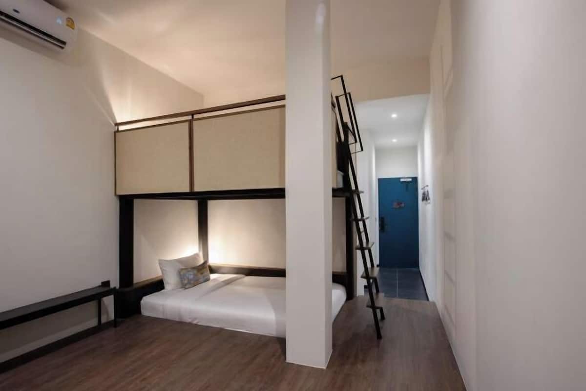 In-room safe, iron/ironing board, free WiFi, bed sheets