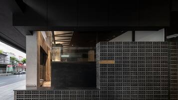 Vista frontal de la propiedad