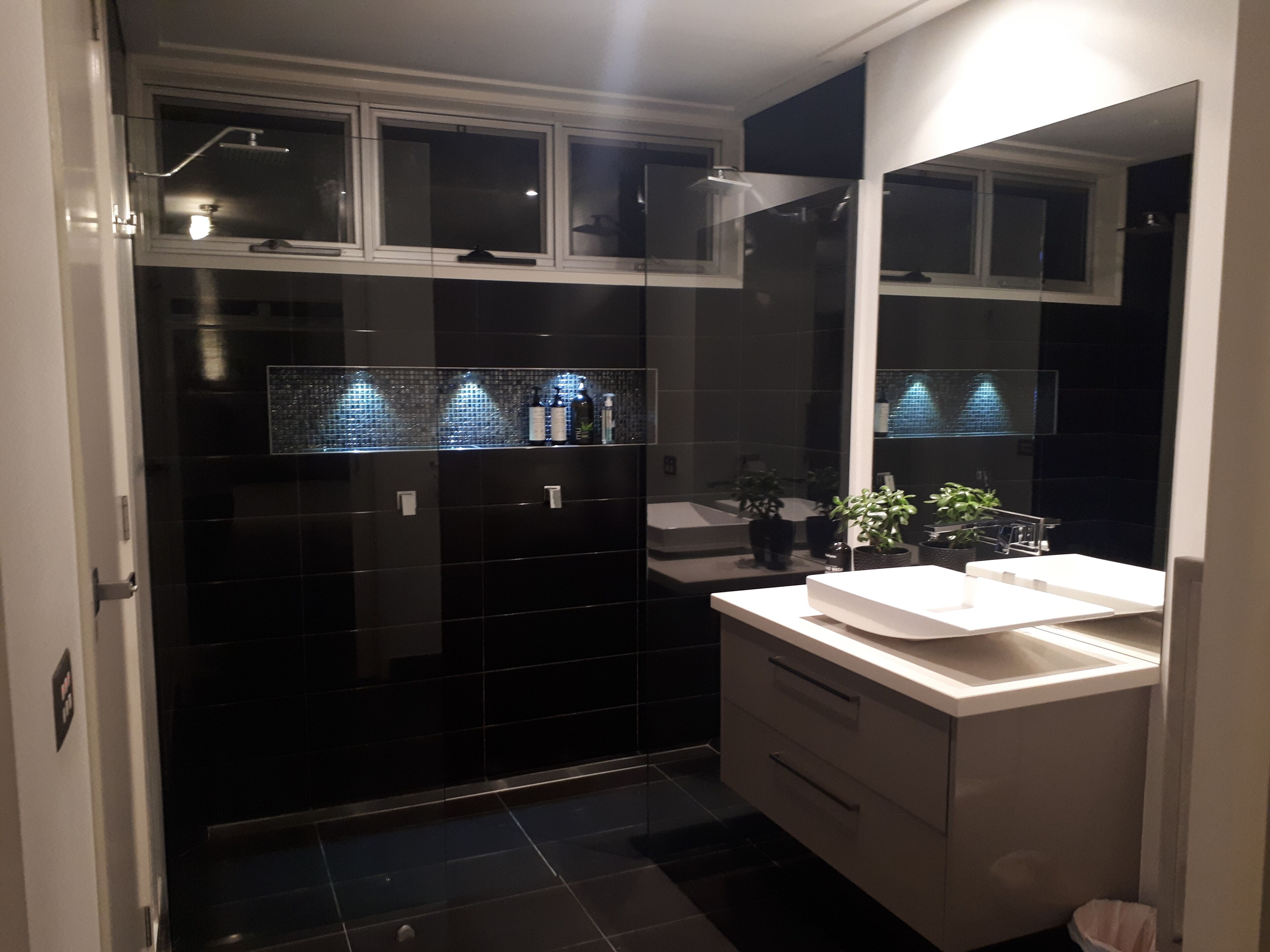 LUXURY, MODERN & CENTRAL  - YOU GET THE WHOLE 3 LEVEL APARTMENT!