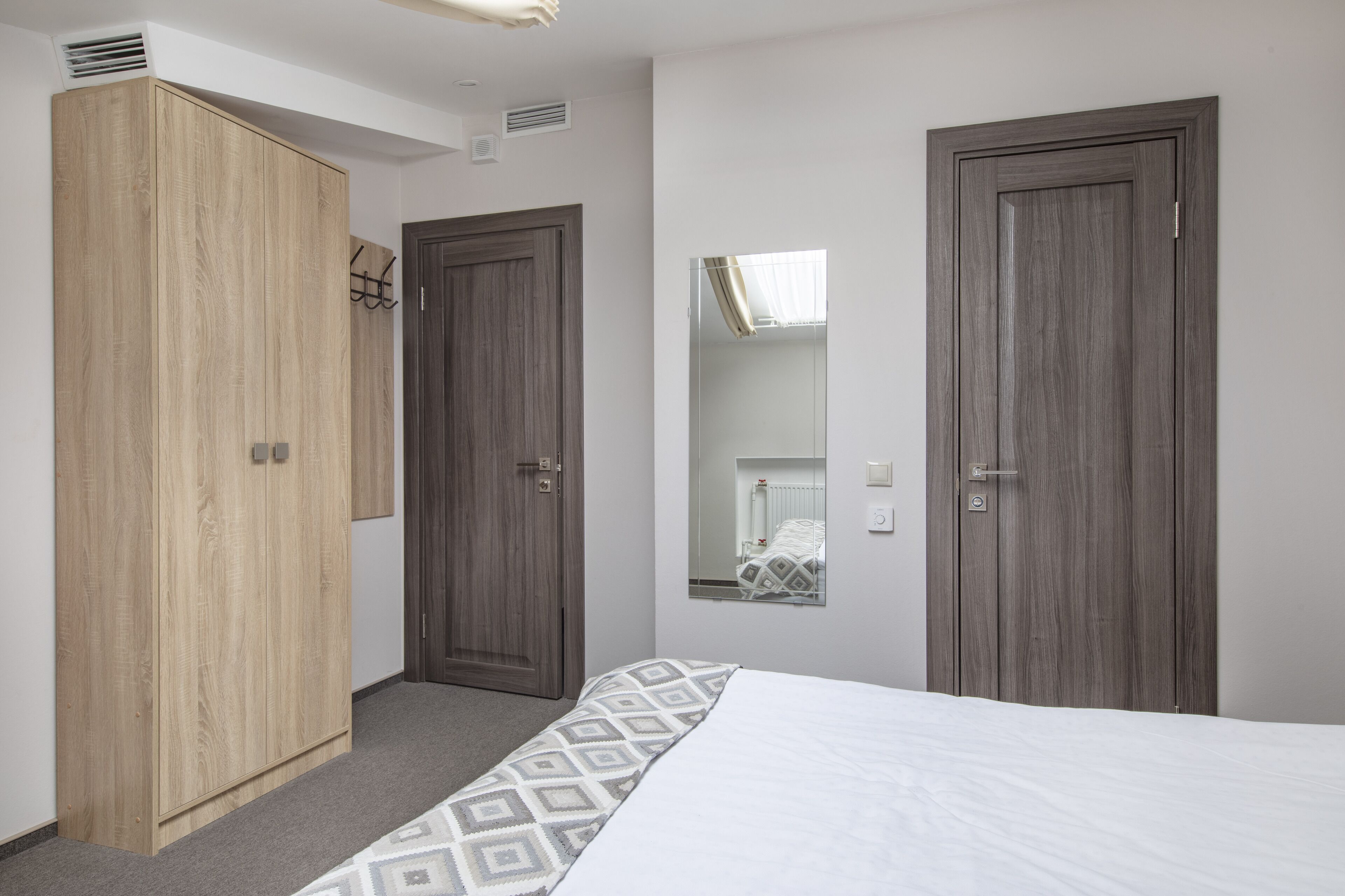 Minibar, espace de travail pour ordinateur portable, rideaux occultants