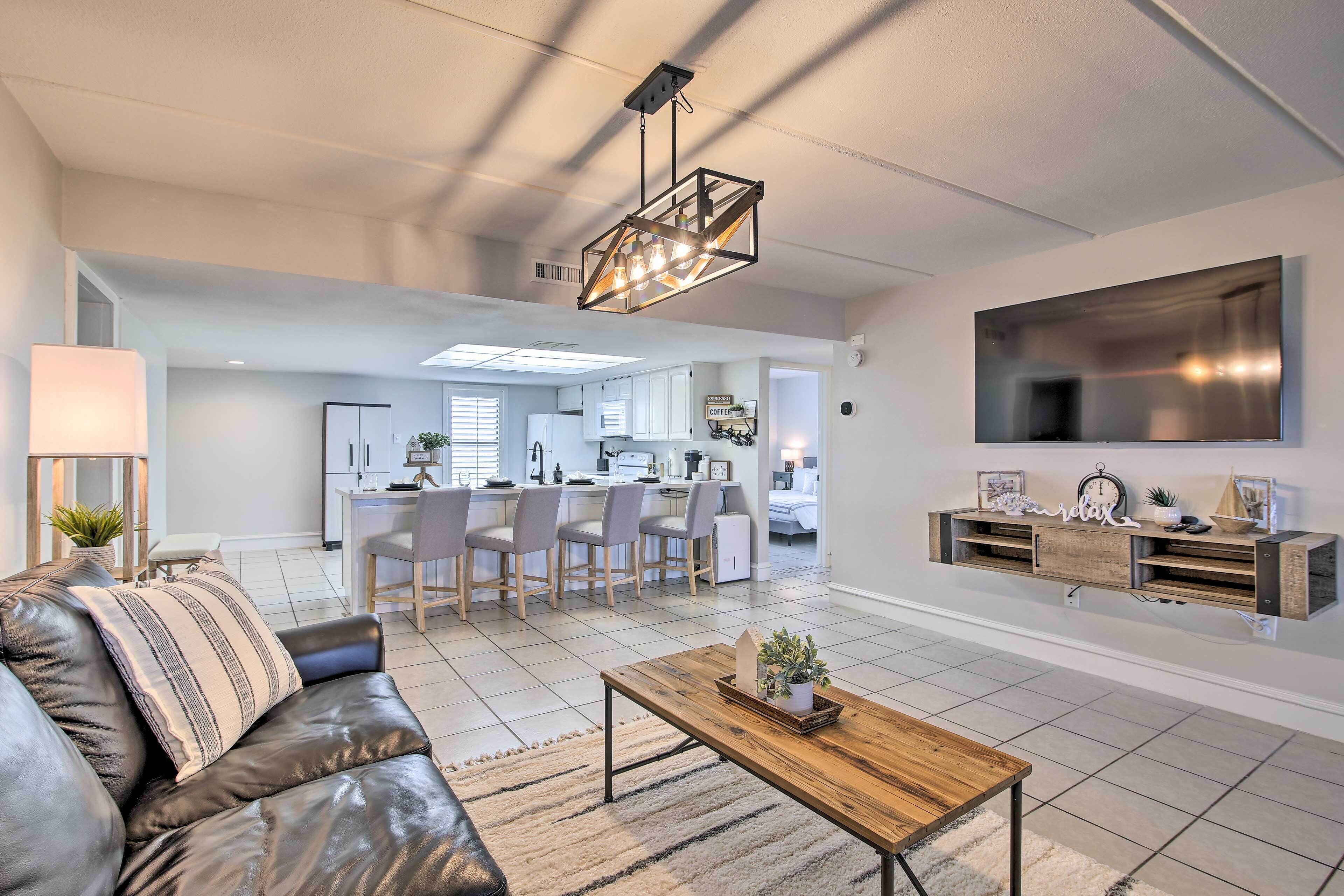 Inviting South Padre Island Condo w/ Beach Views!