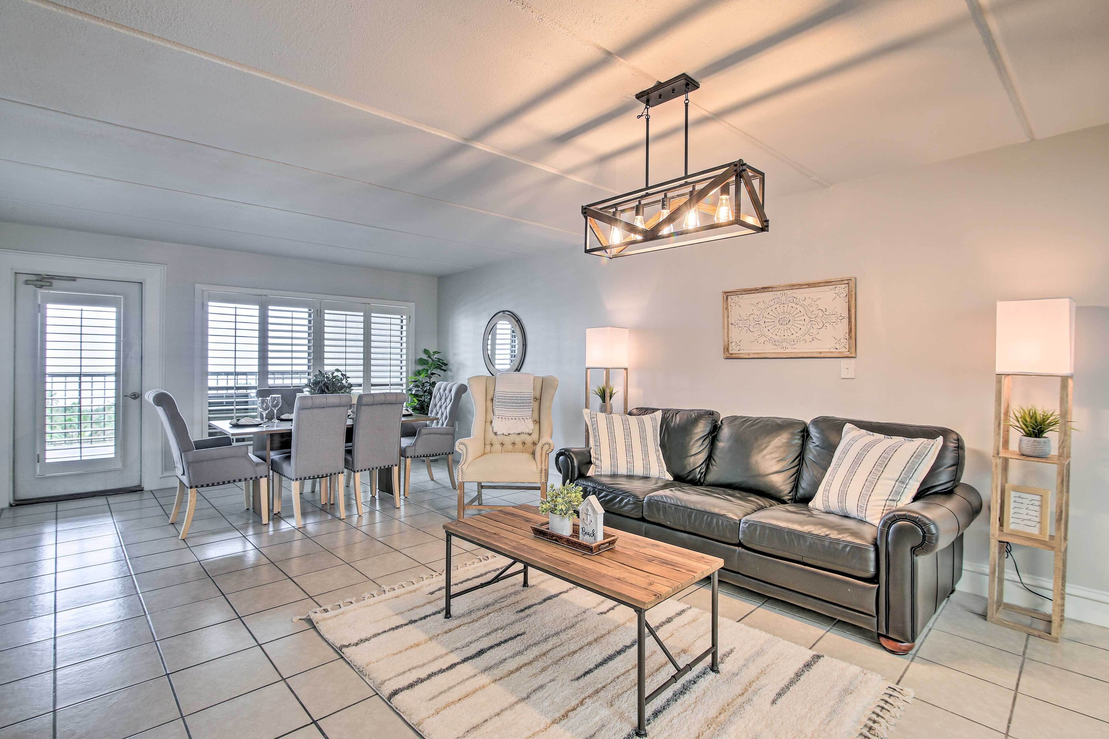 Inviting South Padre Island Condo w/ Beach Views!