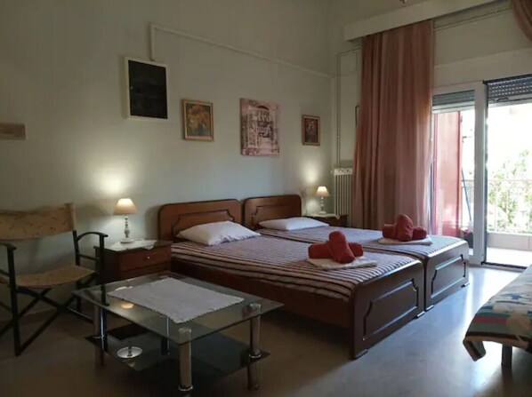 2 bedrooms, iron/ironing board, free WiFi