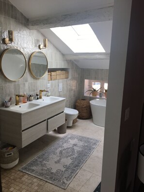Bathtub, hair dryer, towels, soap