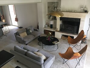 TV, offices, printers - Maison Avec Piscine. Ideal Pour LE Festival D'avignon ET D'orange (Villeneuve-lès-Avignon)