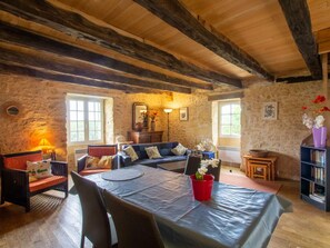 TV - Isolated house with garden, pets allowed (Paunat)