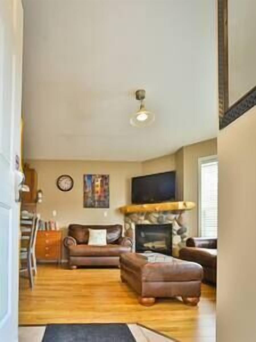 Mountain Base, Riverside - entire 2 bed Condo