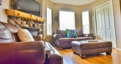 3-Story Condo | Mountain Views | Board Games