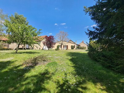 Charming Cottage in Berry w/ Private Yard, Close to Beach & Hiking