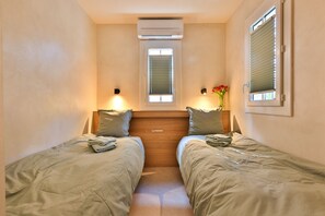 2 slaapkamers, een strijkplank/strijkijzer, reisbedje, wifi