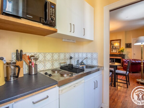 Refrigerador, microondas, tostadora
