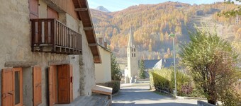 200 m FROM SKI SLOPES- HOUSE FOR 12 PERSONS