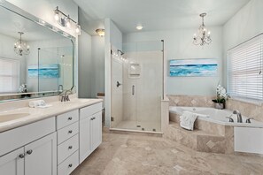Shower, jetted bath, hair dryer, towels - ☀Private Fenced in Pool~3 Masters~Remodel~Walk 2 Beach~5BR Seahaus Destin (Destin)