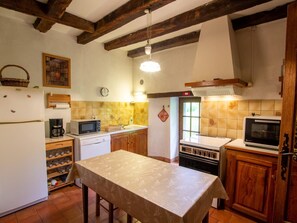 Fridge, microwave, oven, dishwasher - Secluded countryside house with 4 bedrooms in Eymet (Eymet)