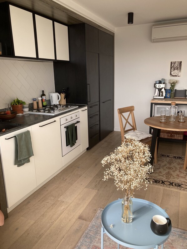 Fridge, microwave, oven, dishwasher