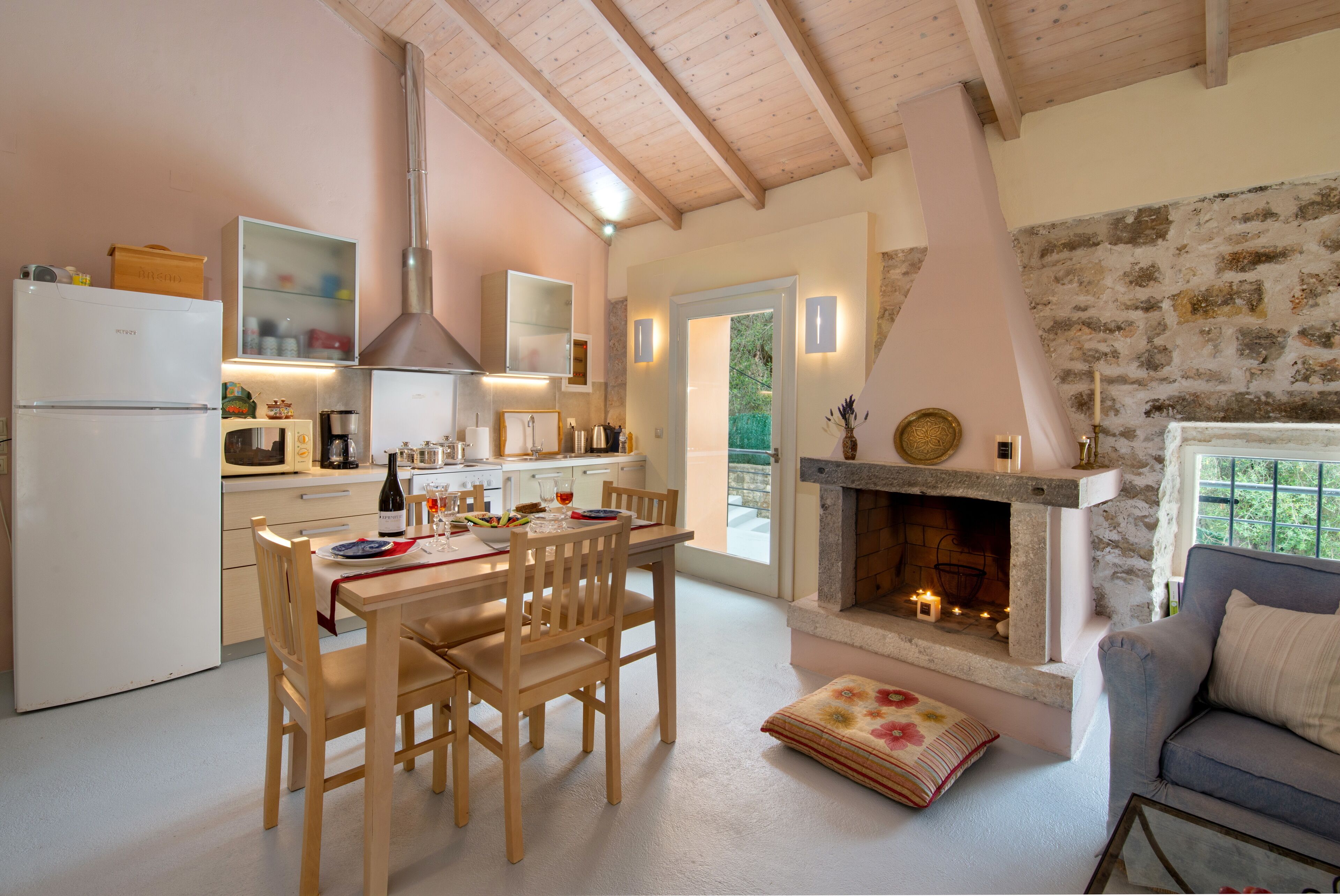 Wonderful villa in a secluded location with an outdoor pool and private gardens.