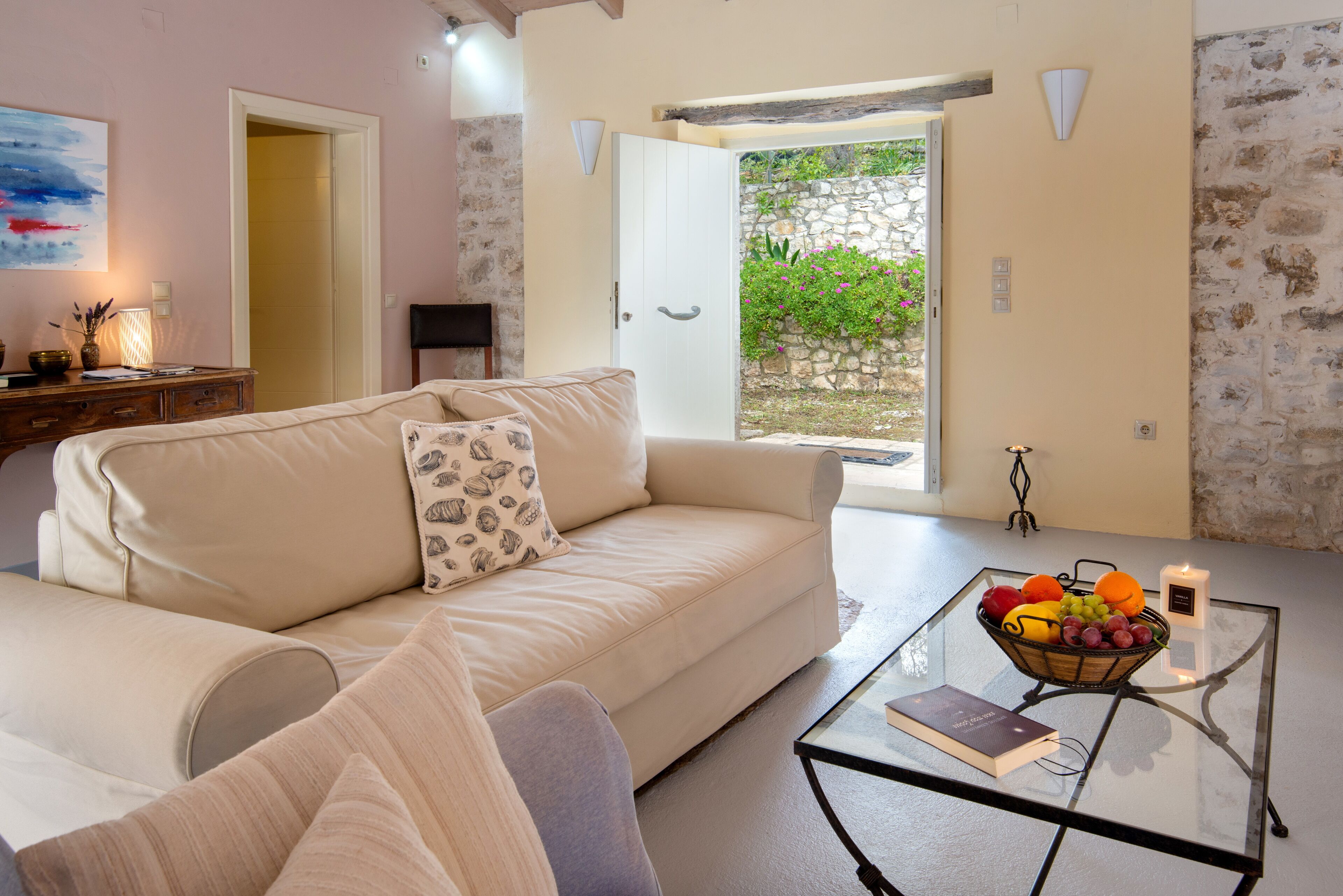 Wonderful villa in a secluded location with an outdoor pool and private gardens.