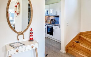 Kühlschrank, Mikrowelle, Herdplatte, Geschirrspüler