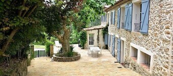 FAMILY APARTMENT, 2-6 PEOPLE, IN PROVENVE MAS 16TH CENT., POOL, GARDEN, PARKING