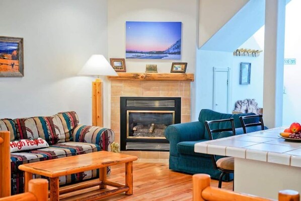 スマートテレビ、暖炉、テレビゲーム