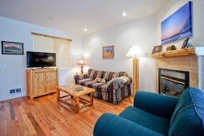 Smart TV, chimenea y videojuegos