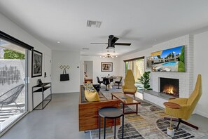 Smart TV, fireplace, ping pong