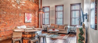 Downtown La Crosse Modern Flat