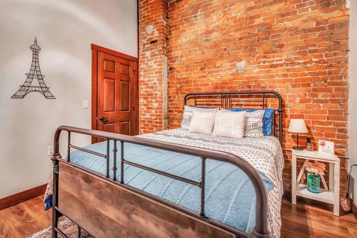 2 chambres, fer et planche à repasser, Wi-Fi, draps fournis