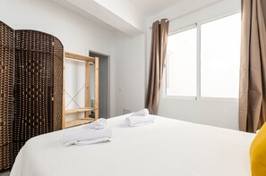 2 slaapkamers, een strijkplank/strijkijzer, reisbedje, wifi